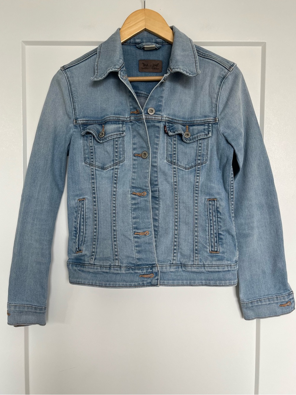 Levi’s Light Wash Stretch Denim Trucker Jacket Women’s Small Classic Jean Jacket